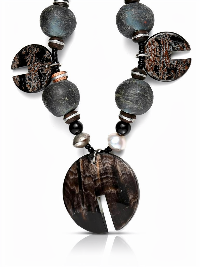 Collier Kingas