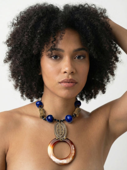 Collier perles de verre, bronze et corne