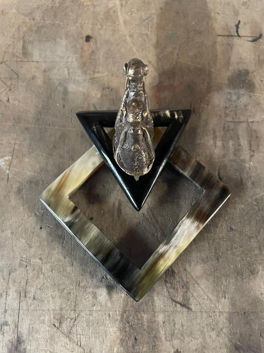 La traversée 2 double triangles en corne et bronze