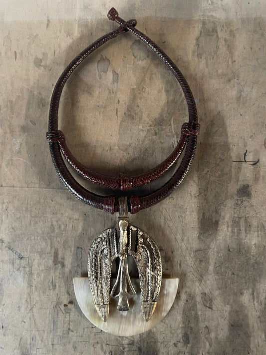 L'Ange, bronze, demi lune en crone blanche et collier en cuir, Pièce Unique