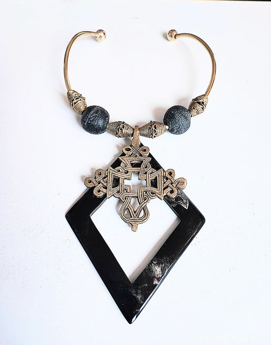 Croix Ethiopienne de Labilela, Laiton, corne, bronze, perles de verre