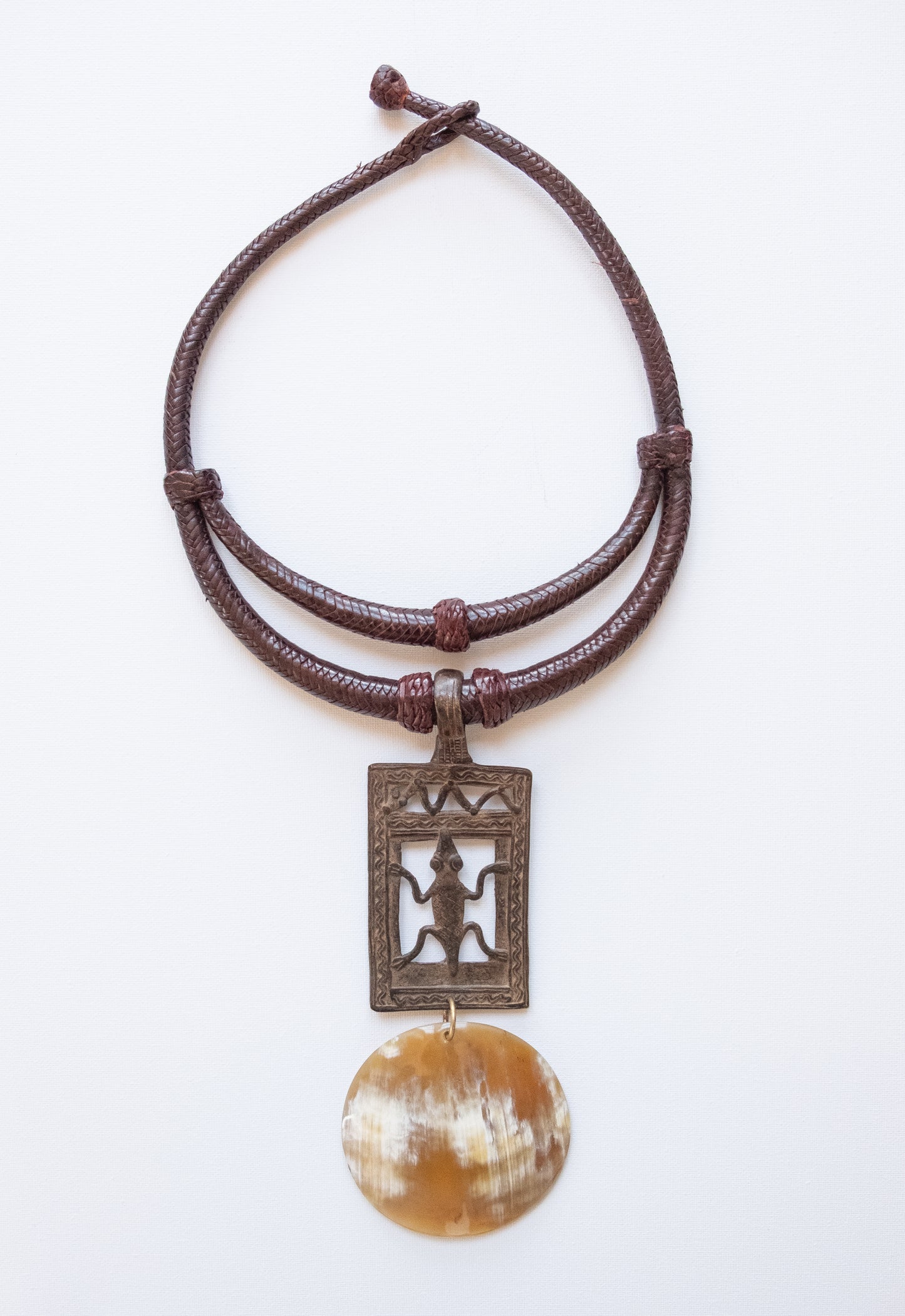 Zandolit: Le Lézard - Bronze, corne, cuir. Pièce Unique