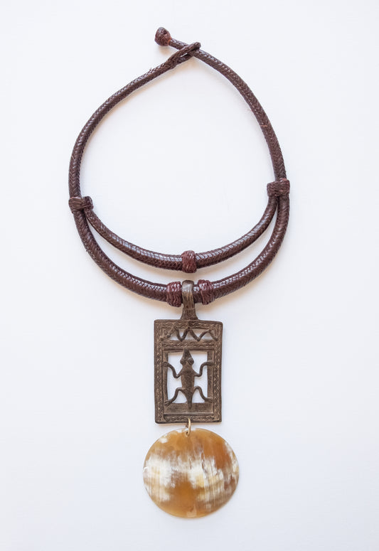 Zandolit: Le Lézard - Bronze, corne, cuir. Pièce Unique