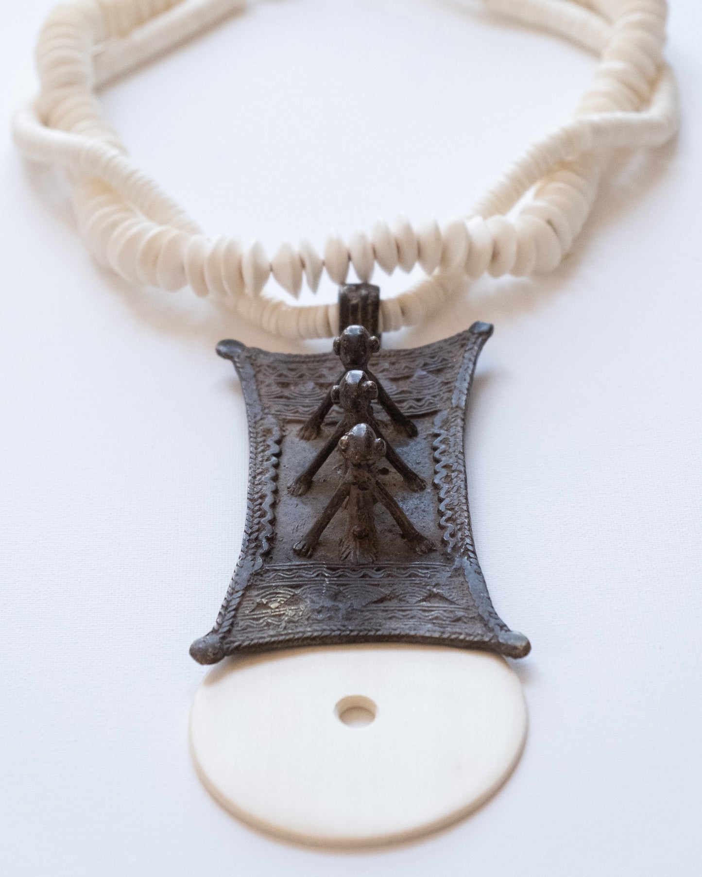 La Traversée-The Crossing: Bronze, bois, perles de bois et d'os- Piece Unique