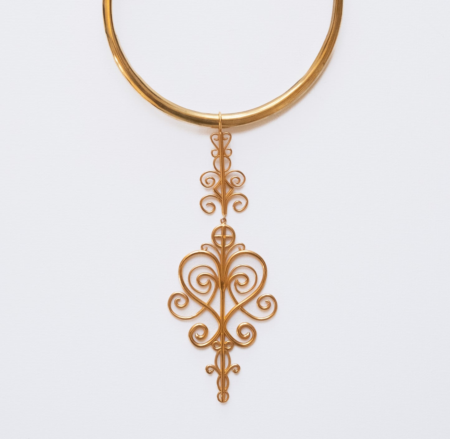 Collier ERZULIE, laiton doré, design by Sibylle Denis Touat copywrited série limitée