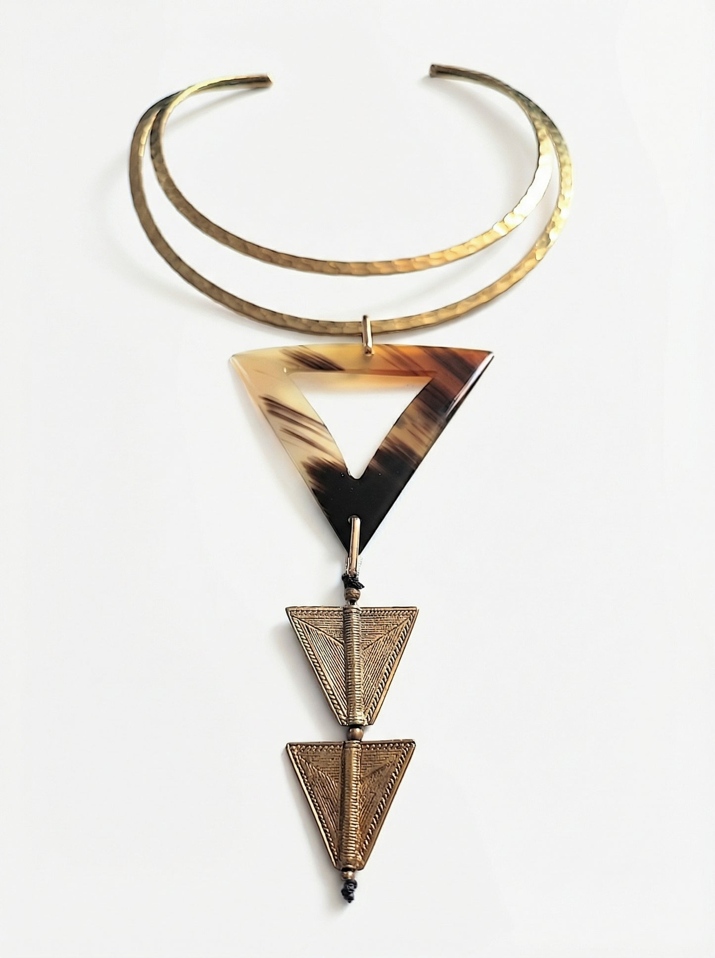 Collier oméga double triangles