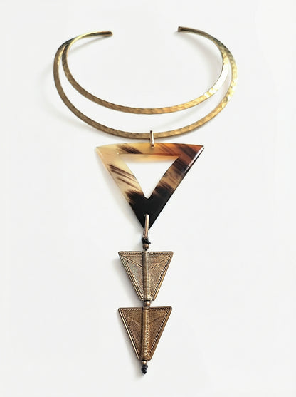 Collier oméga double triangles