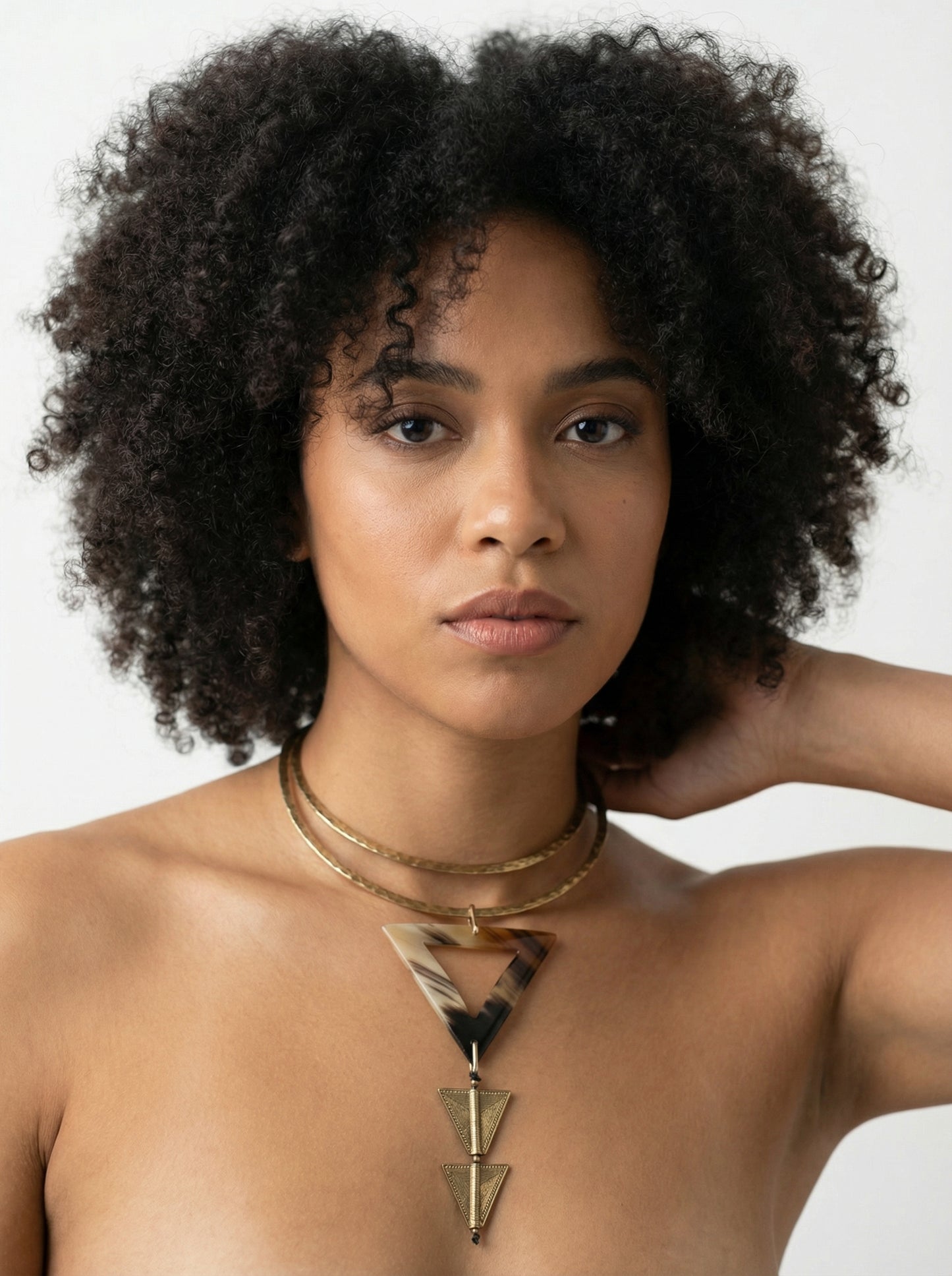 Collier oméga double triangles