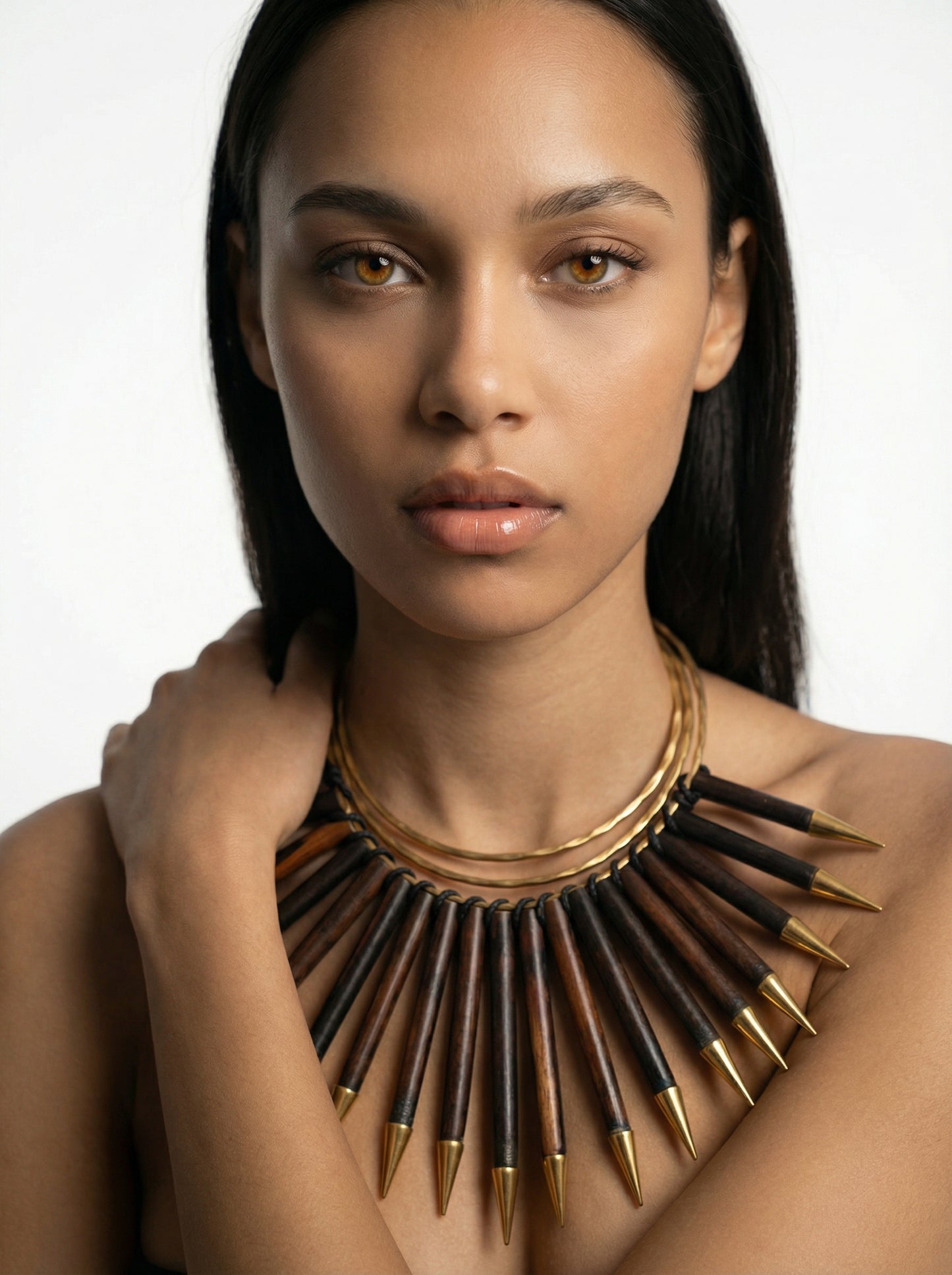 Collier "Faites de l'Art, pas la guerre''