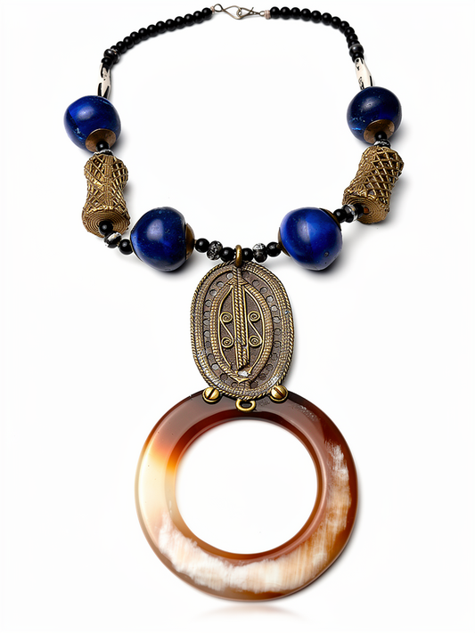 Collier perles de verre, bronze et corne